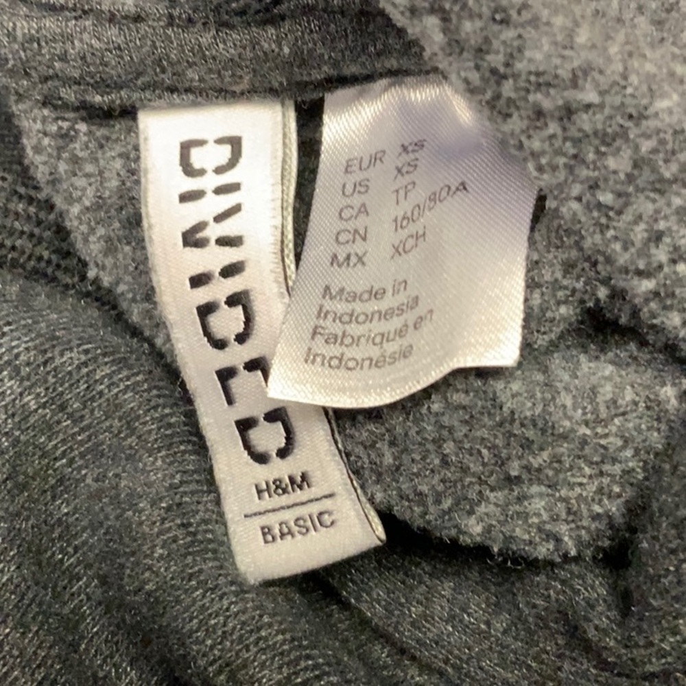 divided dark grey hooded sweatshirt. Size XS BR3 - Picture 3 of 3